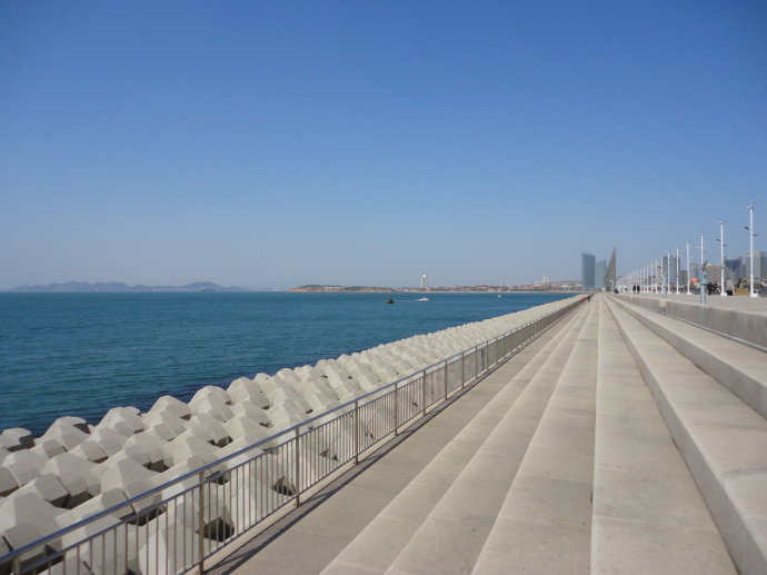 连云港港徐圩港区直立式结构东防波堤通过交工验收