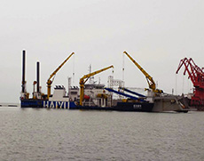 8000立方自航绞吸式挖泥船 妃姆岛施工现场